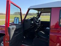 Gebraucht Land Rover Defender 122 PS (89 kW) 2011 Rot Kombi