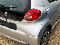 Gebraucht Toyota Aygo 60 PS (44 kW) 2006 Silber Kleinwagen