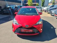 Gebraucht Toyota Yaris Club 111 PS (81 kW) 2019 Rot Limousine