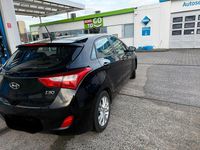 Gebraucht Hyundai i30 Classic 99 PS (72 kW) 2012 Schwarz Kleinwagen