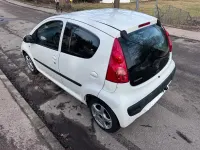Gebraucht Peugeot 107 68 PS (50 kW) 2011 Weiß Kleinwagen