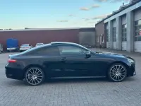 Gebraucht Mercedes E220 AMG 194 PS (142 kW) 2022 Schwarz Coupé