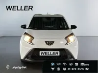 Gebraucht Toyota Aygo Play 72 PS (52 kW) 2024 Schneeweiß Kleinwagen