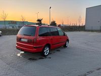Gebraucht VW Sharan 115 PS (84 kW) 2002 Rot Van / Kleinbus