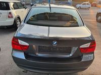 Gebraucht BMW 320 163 PS (119 kW) 2006 Grau Limousine
