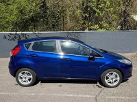 Gebraucht Ford Fiesta Titanium 101 PS (74 kW) 2014 Blau Kleinwagen