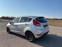 Gebraucht Ford Fiesta Titanium 97 PS (71 kW) 2009 Silber Kleinwagen