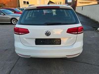 Gebraucht VW Passat 120 PS (88 kW) 2016 Weiß Kombi