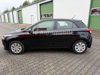 Gebraucht Hyundai i20 GO! 75 PS (55 kW) 2017 Schwarz Limousine