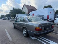 Gebraucht Mercedes E230 132 PS (97 kW) 1987 Braun Limousine