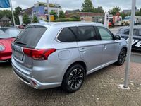 Gebraucht Mitsubishi Outlander P-HEV Top 121 PS (88 kW) 2017 Coolsilber Limousine