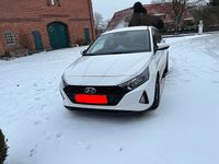 Gebraucht Hyundai i20 100 PS (73 kW) 2022 Weiß Limousine