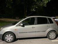 Gebraucht Ford Fiesta 69 PS (50 kW) 2006 Silber Kleinwagen