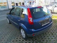 Gebraucht Ford Fiesta Basis 69 PS (50 kW) 2007 Blau Kleinwagen