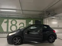 Gebraucht Peugeot 207 75 PS (55 kW) 2010 Schwarz Kleinwagen