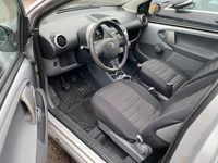 Gebraucht Toyota Aygo 68 PS (50 kW) 2006 Silber Kleinwagen