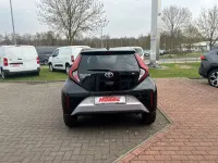 Gebraucht Toyota Aygo X Basis 72 PS (52 kW) 2024 Light purple silver / black (metallic) SUV