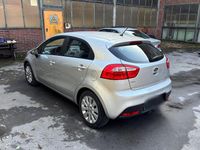 Gebraucht Kia Rio 86 PS (63 kW) 2012 Silber Kleinwagen