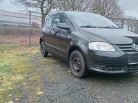 Gebraucht VW Fox 54 PS (39 kW) 2005 Schwarz Kleinwagen