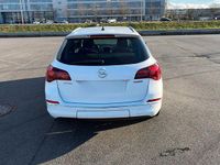 Gebraucht Opel Astra 179 PS (131 kW) 2013 Weiß Kombi