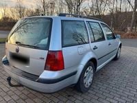 Second-hand VW Golf IV 101 CP (74 kW) 2001 Argintiu Break