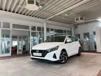 Gebraucht Hyundai i20 Intro Edition 101 PS (74 kW) 2021 Weiß Kleinwagen