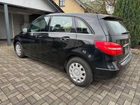 Gebraucht Mercedes B180 122 PS (89 kW) 2014 Schwarz Van / Kleinbus