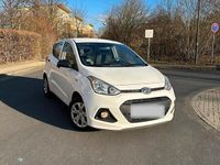 Gebraucht Hyundai i10 68 PS (50 kW) 2013 Weiß Kleinwagen