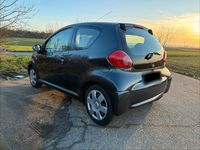 Gebraucht Toyota Yaris 68 PS (50 kW) 2005 Grau Kleinwagen
