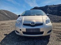 Gebraucht Toyota Yaris 70 PS (51 kW) 2009 Silber Kleinwagen