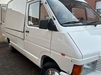 Second-hand Renault Trafic 75 CP (55 kW) 1988 Alb Monovolum