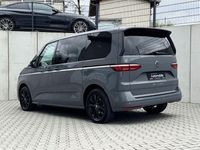 Gebraucht VW Multivan Style 150 PS (110 kW) 2025 Grau Van