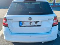 Gebraucht Skoda Fabia Joy 75 PS (55 kW) 2016 Weiß Limousine