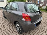 Gebraucht Toyota Yaris 69 PS (50 kW) 2009 Grau Kleinwagen