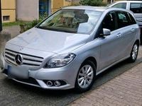 Gebraucht Mercedes B180 122 PS (89 kW) 2014 Silber Van / Kleinbus