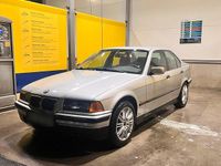 Gebraucht BMW 318 116 PS (85 kW) 1998 Silber Limousine