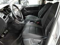 Gebraucht VW Touran Active 122 PS (89 kW) 2022 Reflexsilber metallic Van / Kleinbus