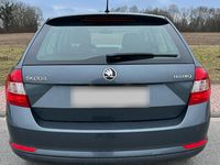 Gebraucht Skoda Rapid 90 PS (66 kW) 2016 Grau Kleinwagen