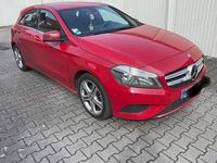 Gebraucht Mercedes A180 122 PS (89 kW) 2012 Rot Limousine