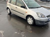 Gebraucht Ford Fiesta Ambiente 70 PS (51 kW) 2006 Silber Kleinwagen