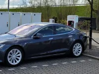 Usata Tesla Model S 350 kW (476 CV) 2017 Argento Utilitaria