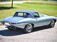 Gebraucht Jaguar E-Type 269 PS (197 kW) 1963 Opalecent blue metallic Cabrio