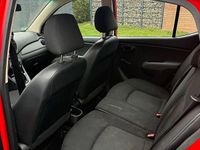 Gebraucht Hyundai i10 69 PS (50 kW) 2012 Rot Kleinwagen