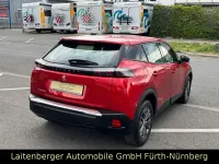 Gebraucht Peugeot e-2008 Active 100 kW (136 PS) 2022 Rot SUV