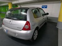 Używany Renault Clio II 75 KM (55 kW) 2009 Srebrny Hatchback