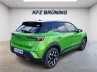 Gebraucht Opel Mokka 136 PS (100 kW) 2024 Matcha grün metallic / dac (metallic) SUV
