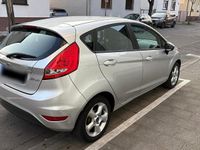 Gebraucht Ford Fiesta 82 PS (60 kW) 2011 Silber Kleinwagen