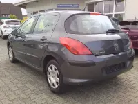 Gebraucht Peugeot 308 Tendance 120 PS (88 kW) 2008 Grau Limousine