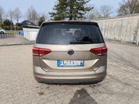 Gebraucht VW Touran 116 PS (85 kW) 2018 Gold Van / Kleinbus