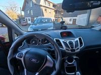 Gebraucht Ford Fiesta 66 PS (48 kW) 2009 Rot Kleinwagen